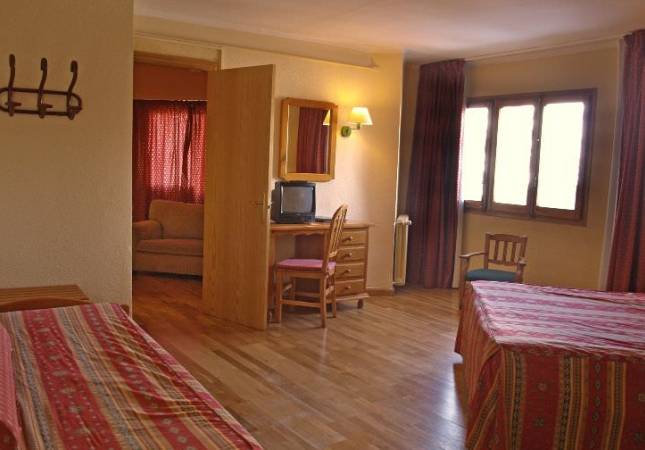 Románticas habitaciones en Hotel Nievesol. Disfrúta con nuestra oferta en Huesca